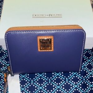 Auth Dooney & Bourke Wexford Leather Medium Zip Around Wallet